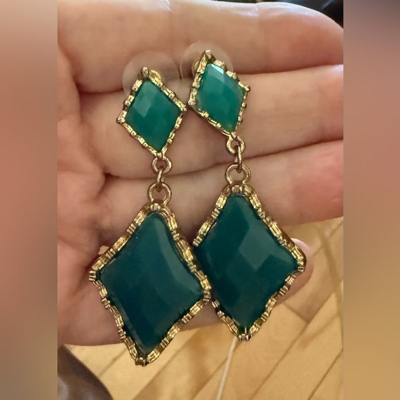 Vintage Elegant Gold and Green Drop Earrings - Picture 1 of 2